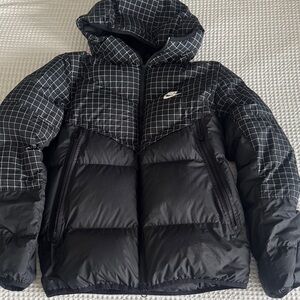 Nike Black and Grey Grid Puffer Jacket